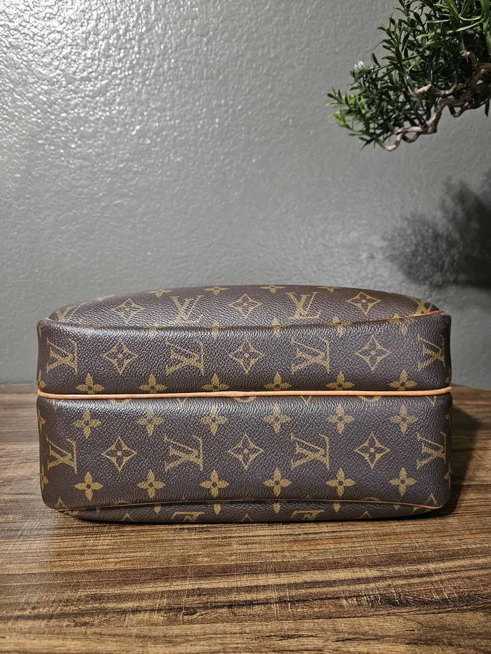 Authentic Louis Vuitton Reporter PM Crossbody Monogram Canvas